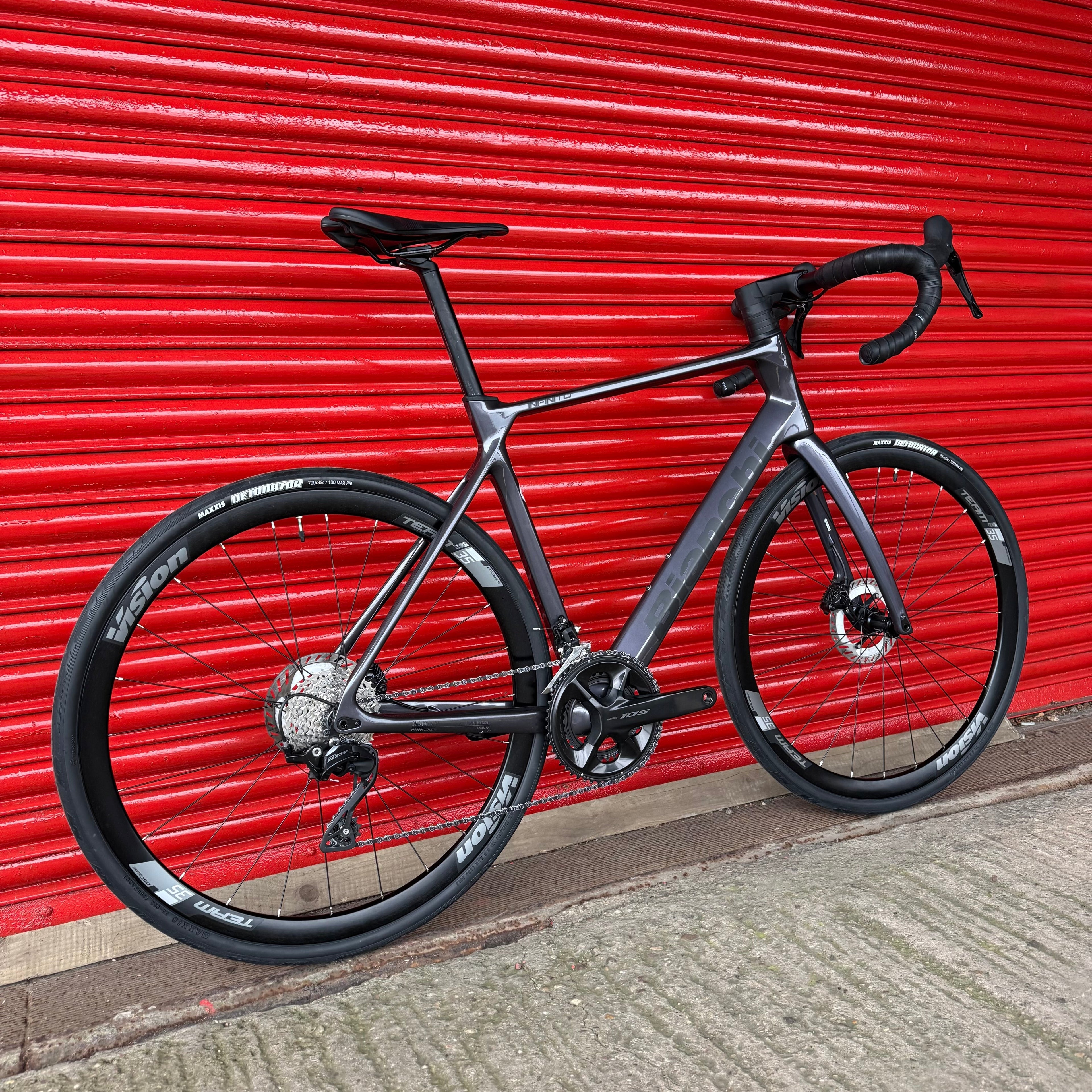 Bianchi Infinito 105 12 Speed Carbon Disc Road 2025